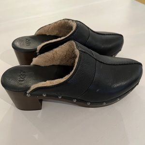 New UGG sheepskin lined clogs. Size 7